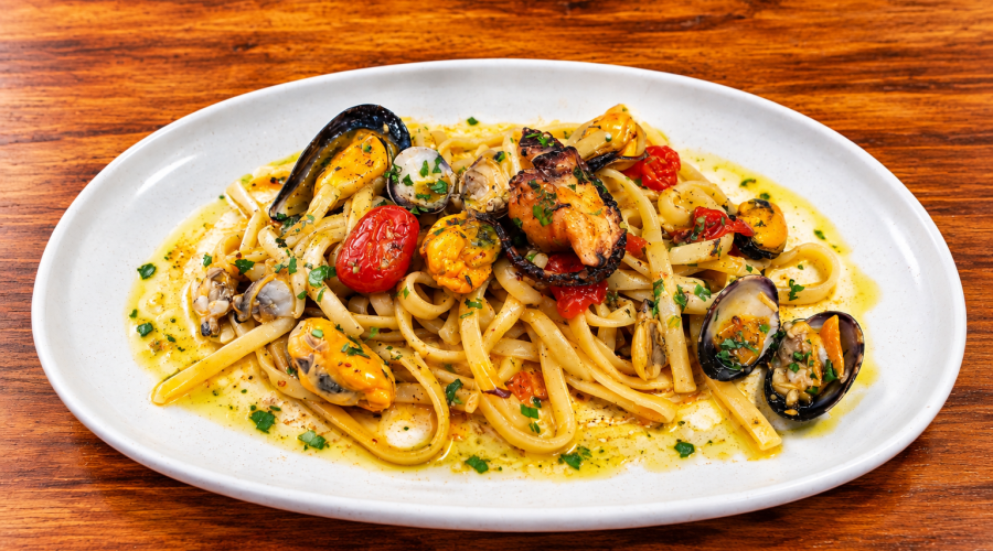 LUNA ROSSA Y RESTAURANTES CONTRA EL HAMBRE. Un plato que alimenta mucho m&aacute;s que el apetito